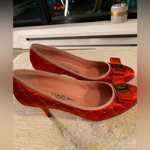 Brand new never worn Ferragamo red silky heels 7B - Picture 5 of 7